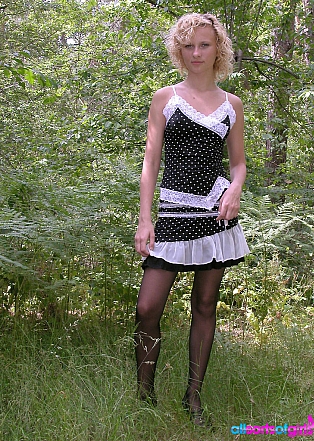 Lena-Outdoors_In_Pantyhose